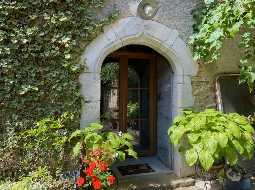 Superb 17th century Bearnaise farm in the heart of the Jurancon wine region just 20 minutes from Pau